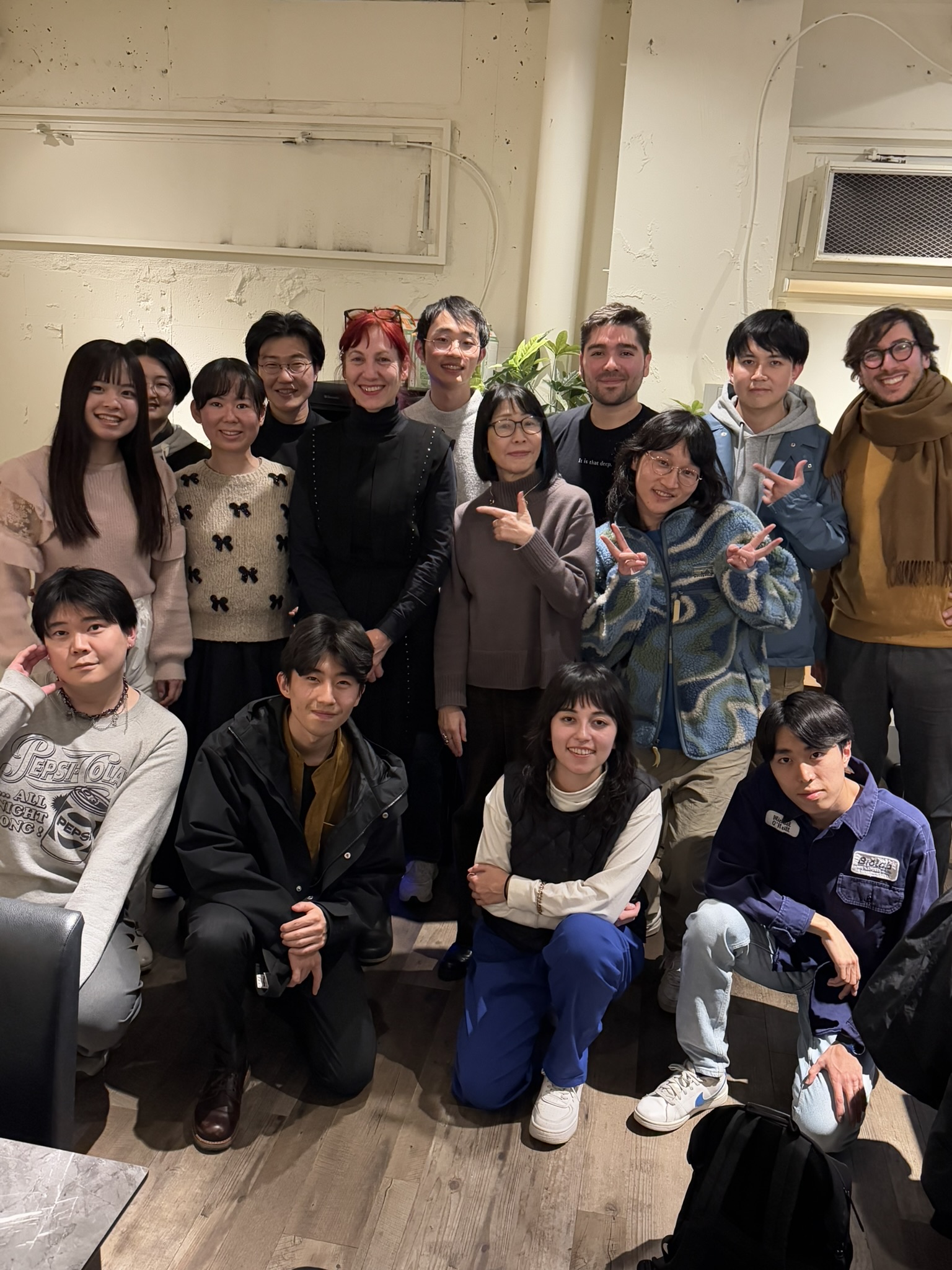 研究室のみんなとBetti先生の集合写真